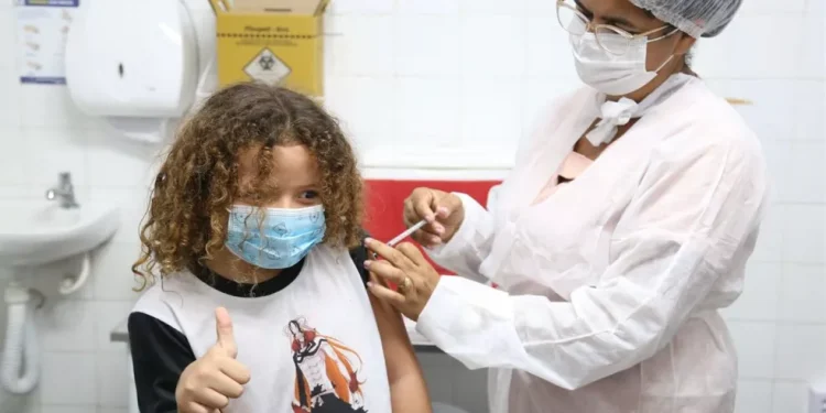 Aracaju já vacinou cerca de 70% das crianças de 5 a 11 anos contra a covid-19, informa SMS