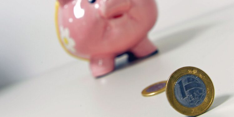 Poupança tem retirada líquida de R$ 46,3 bi até metade de abril