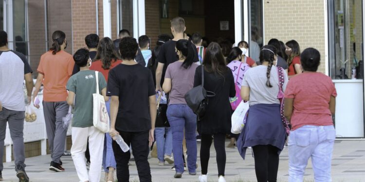 Inep publica edital para versão impressa do Enem 2022