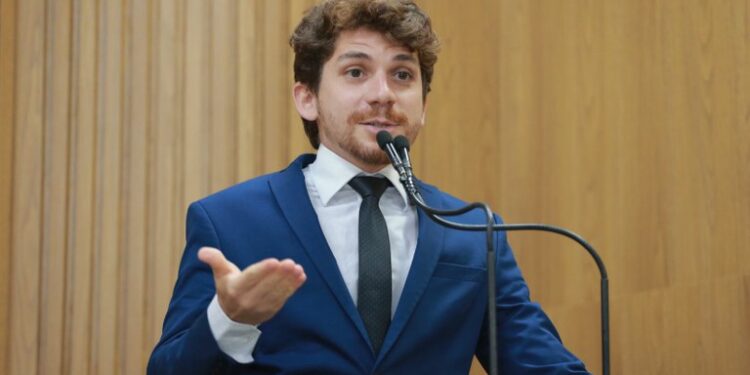 “Aracaju só possui um cemitério com licença ambiental”, alerta Breno Garibalde