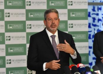 Presidente da Câmara: decisão sobre cassação de mandato é do Congresso