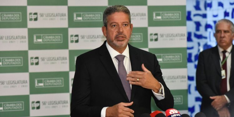 Presidente da Câmara: decisão sobre cassação de mandato é do Congresso