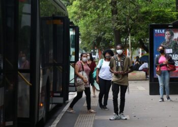 Covid-19: Brasil tem 30,25 milhões de casos e 661,9 mil mortes