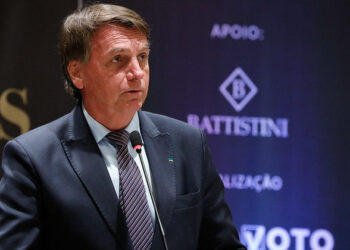 Governo pede que TSE arquive pedido de investigação contra Bolsonaro