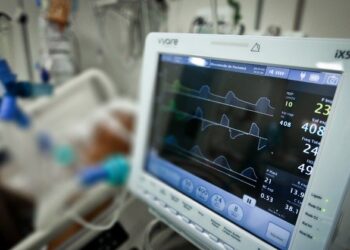 Terceira onda da pandemia está próxima do fim, aponta Fiocruz