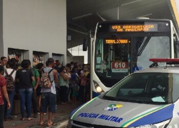 PM prende suspeito após tentativa de homicídio em ônibus