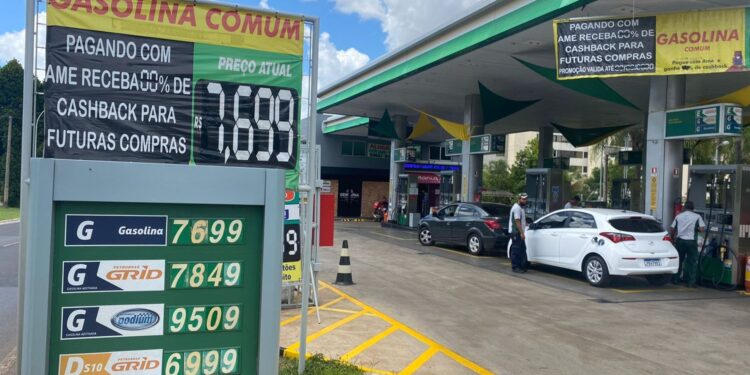 Em março, preço da gasolina aumenta 8,3% no Nordeste e é o mais caro do País, aponta levantamento Ticket Log