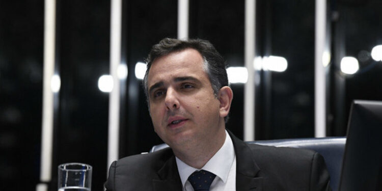 Pacheco diz que cassação de Daniel Silveira precisa passar pela Câmara