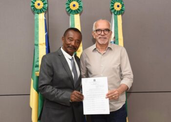 Prefeito sanciona lei que cria residencial Manoel Aguiar Menezes Neto