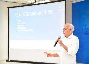 Prefeito Edvaldo anuncia reajuste de 5% para todos os servidores e cria gratificação de até R$ 4 mil para professores