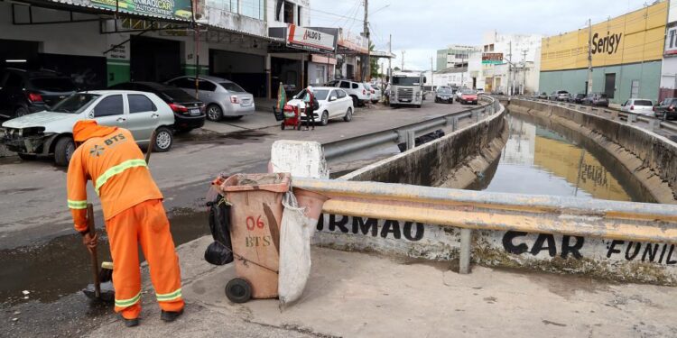 PMA libera vias e retoma serviços suspensos em decorrência da chuva intensa