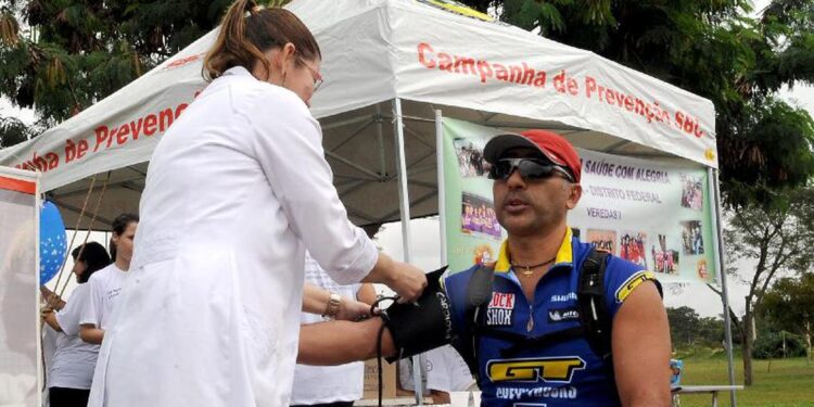 Hipertensão arterial afeta 1 em cada 4 brasileiros; saiba como prevenir