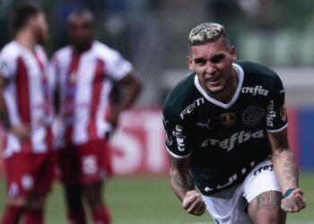 Palmeiras sai atrás, mas massacra o Petrolero no Allianz com quatro gols de Navarro