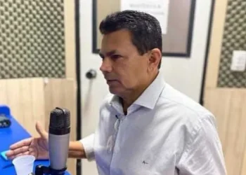 Valmir de Francisquinho: “não existe dá um aumento de 2% à categoria. Se eu fosse policial, eu devolvia”