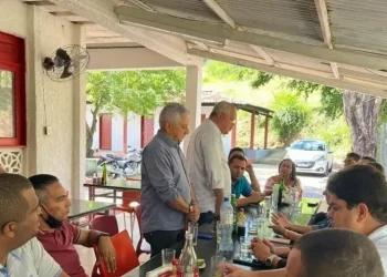 Prefeito Padre Inaldo reúne vereadores e apresenta Bosco Costa como candidato do grupo a deputado federal