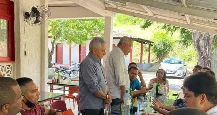 Prefeito Padre Inaldo reúne vereadores e apresenta Bosco Costa como candidato do grupo a deputado federal