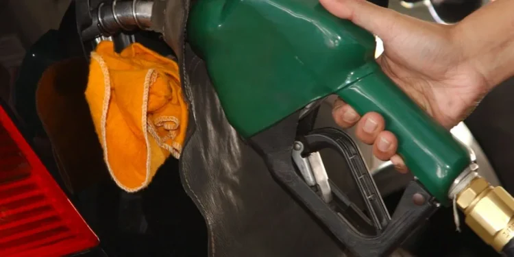Petrobras aumenta em 8,87% preço do diesel. Gasolina e o gás de cozinha tiveram seus preços mantidos