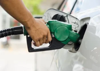 Preço da gasolina registra 3ª alta consecutiva na média nacional e inicia maio a R$ 7,55, aponta Ticket Log