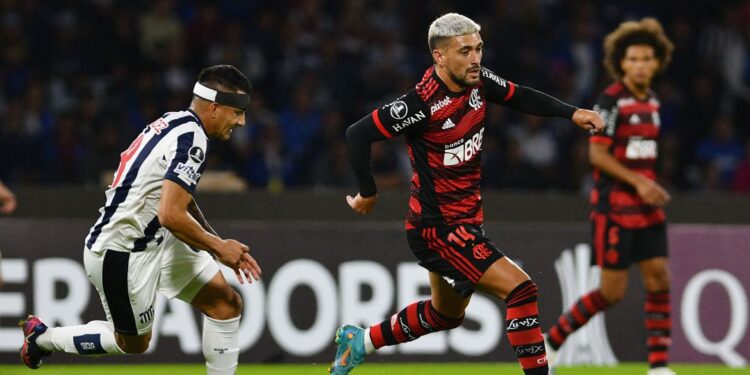 Flamengo joga mal, mas arranca empate com o Talleres na Libertadores