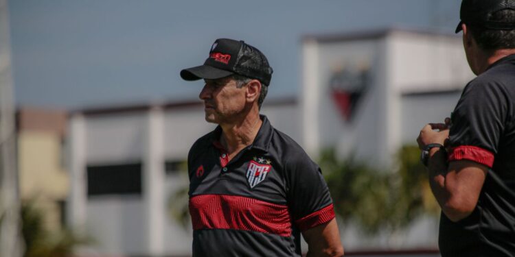 Atlético-GO acerta com o técnico Jorginho