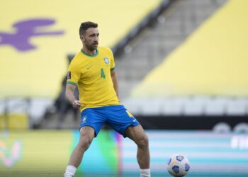 Tite convoca Léo Ortiz para jogos da seleção brasileira em junho