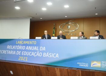 MEC lança relatório com 52 ações na educação básica