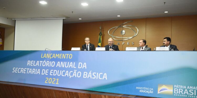 MEC lança relatório com 52 ações na educação básica