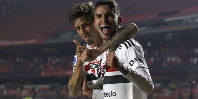 São Paulo triunfa e se garante nas oitavas da Sul-Americana