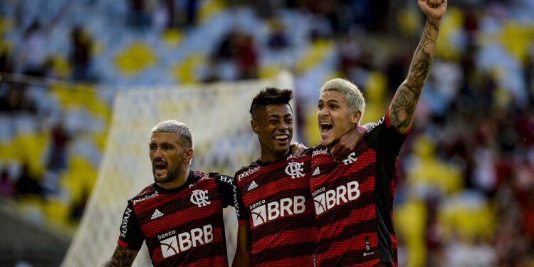 Flamengo bate o Goiás e alivia pressão momentaneamente