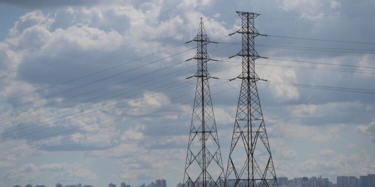 Modernização do setor elétrico inclui energia mais barata, diz Ipea