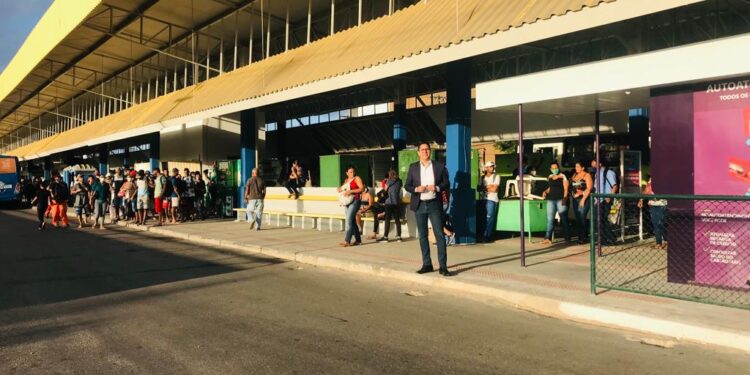 Ricardo Marques retorna ao terminal DIA e constata atraso, sujeira e desorganização