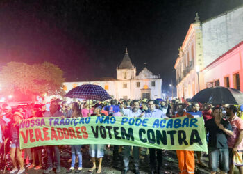 Rodrigo Valadares participa de manifestação em defesa do tradicional mastro em São Cristóvão 