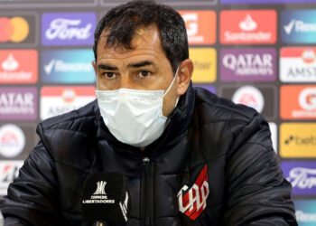 “Vergonha na cara”; Carille perde a paciência com atuação do Athletico e manda recado para o elenco