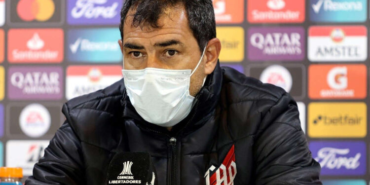 “Vergonha na cara”; Carille perde a paciência com atuação do Athletico e manda recado para o elenco