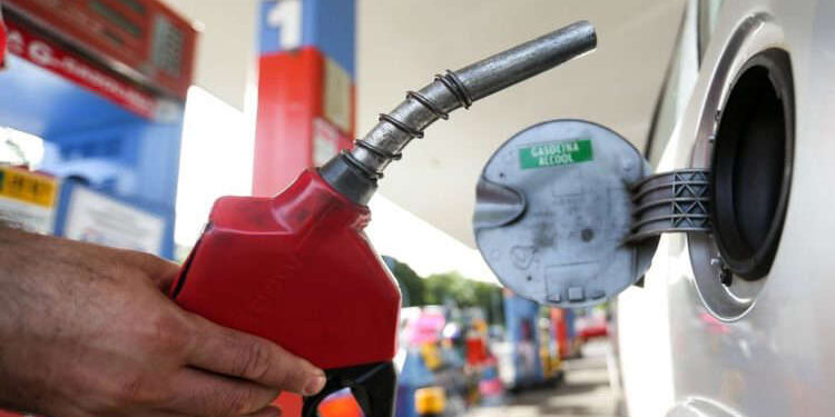 Gasolina pode ficar 12% mais cara com novo reajuste da Petrobras
