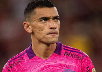 “Se ele voltar a jogar futebol”; Lesão de Santos assusta o Flamengo e torcida coloca DM em xeque