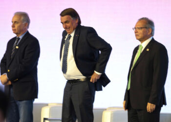 Partidos veem risco de Bolsonaro tentar golpe eleitoral, e autoridades se calam