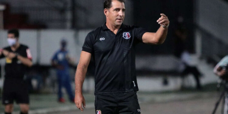 Em reformulação, Santa Cruz anuncia quarteto de reforços para Série D já disponíveis para a escalação de Martelotte