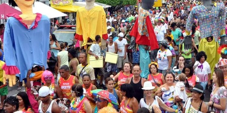 Fora de época, desfile do bloco ‘Rasgadinho’ acontece neste domingo, 15