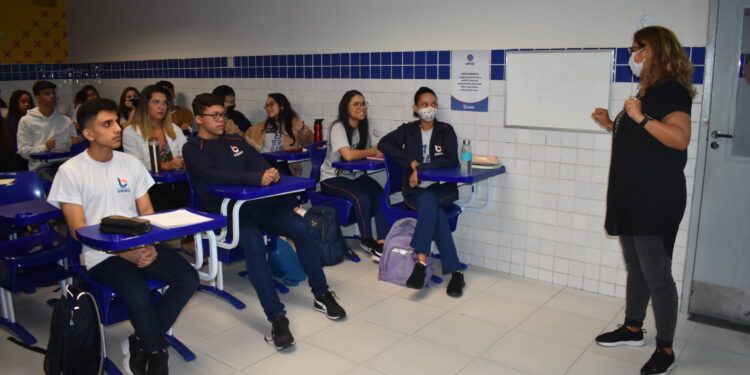 Universidade promove roda de conversa com estudantes de ensino médio