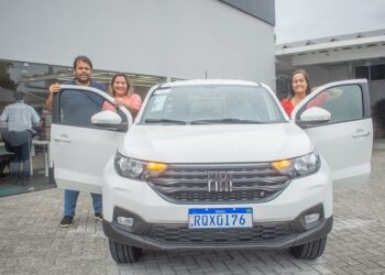 Fruto de emenda: Janier Mota entrega caminhonete à Guarda de Itabaianinha