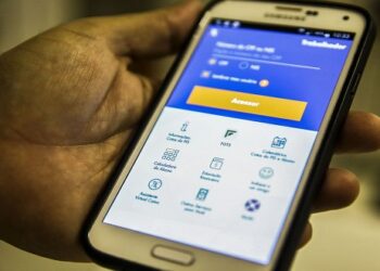 Trabalhadores nascidos em abril podem sacar até R$ 1 mil do FGTS