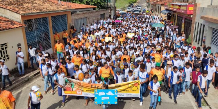 Centenas de crianças e adolescentes de Rosário do Catete participam da Campanha Faça Bonito