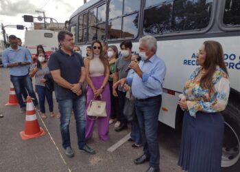 Prefeitura de Estância entrega nova Unidade Móvel de Saúde para a população