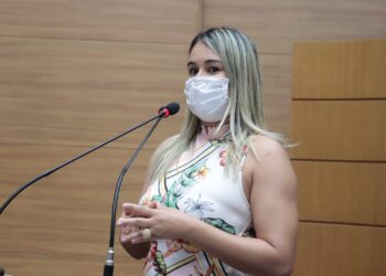 Belivaldo está mais preocupado com eleição do que com a miséria dos sergipanos, afirma Kitty Lima