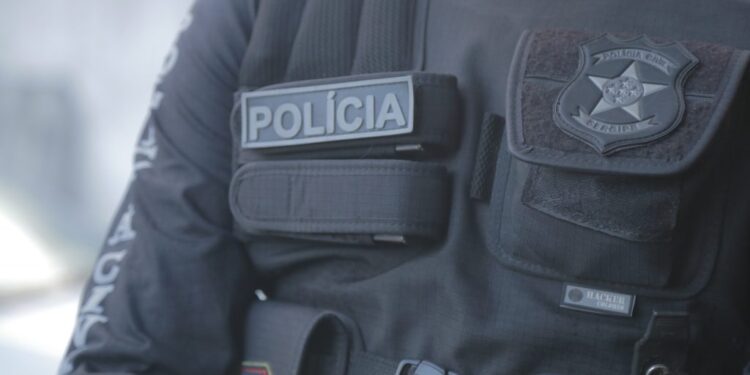 Polícia Civil prende homem em flagrante por furtar celular de colega de trabalho em Carmópolis
