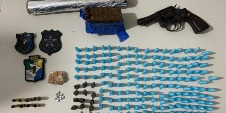 Suspeito de envolvimento em homicídio tomba em confronto com a polícia