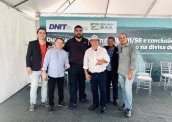 Presidente da ACESE entrega ofício a Jair Bolsonaro para duplicação da BR-235