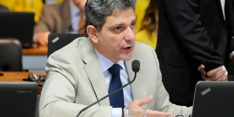 Pré-candidato ao governo do estado, Rogério Carvalho confirma presença de Lula no próximo dia 5 de junho
