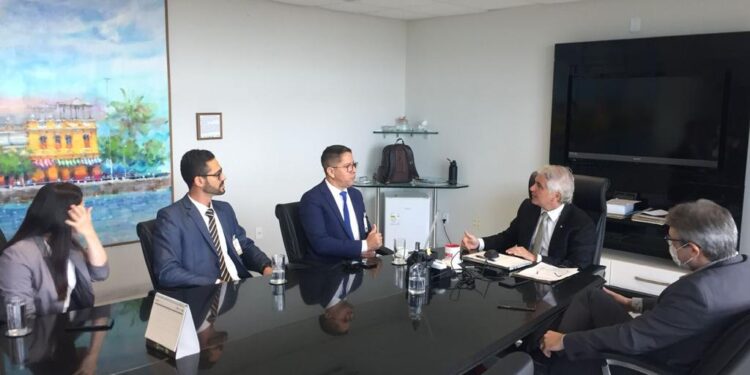 Ricardo Marques discute licitação do transporte com Procurador Geral do Ministério Público e presidente do TCE